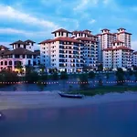 Instay Leisure Mahkota With Sea/Pool View